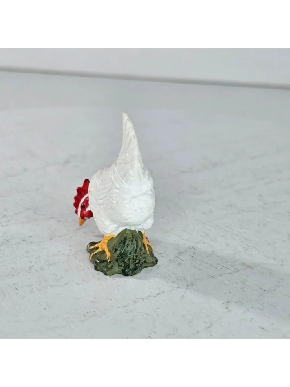 Schleich White Hen Pecking Chicken #13126 Farm Animals Figure Collectable